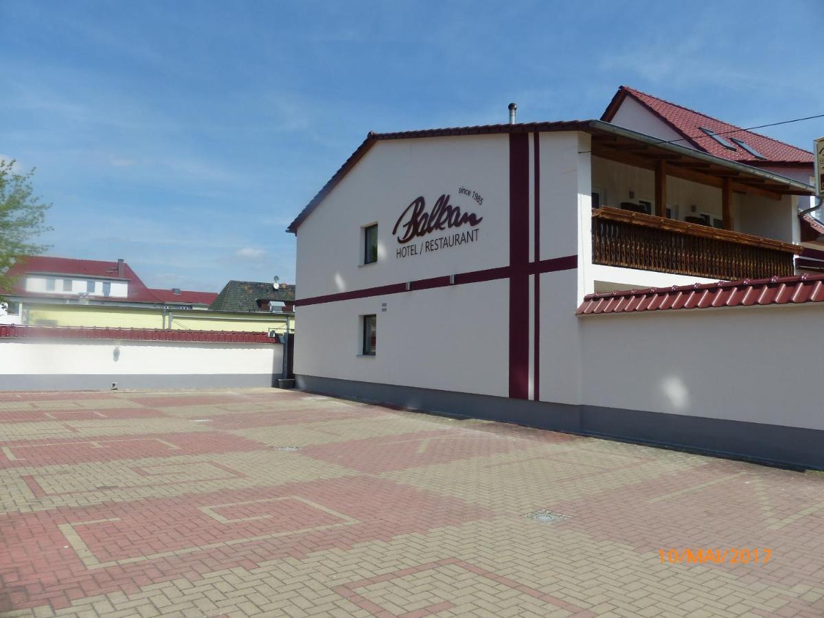Hotel/Restaurant Balkan Soemmerda Luaran gambar