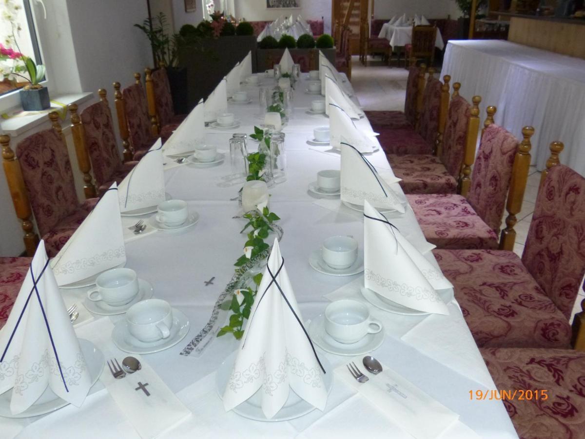 Hotel/Restaurant Balkan Soemmerda Luaran gambar