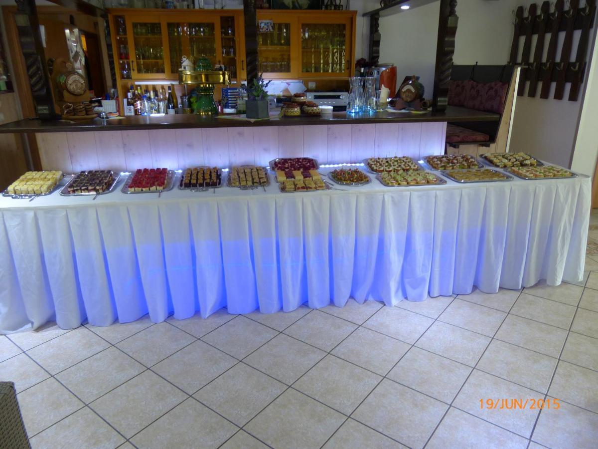 Hotel/Restaurant Balkan Soemmerda Luaran gambar