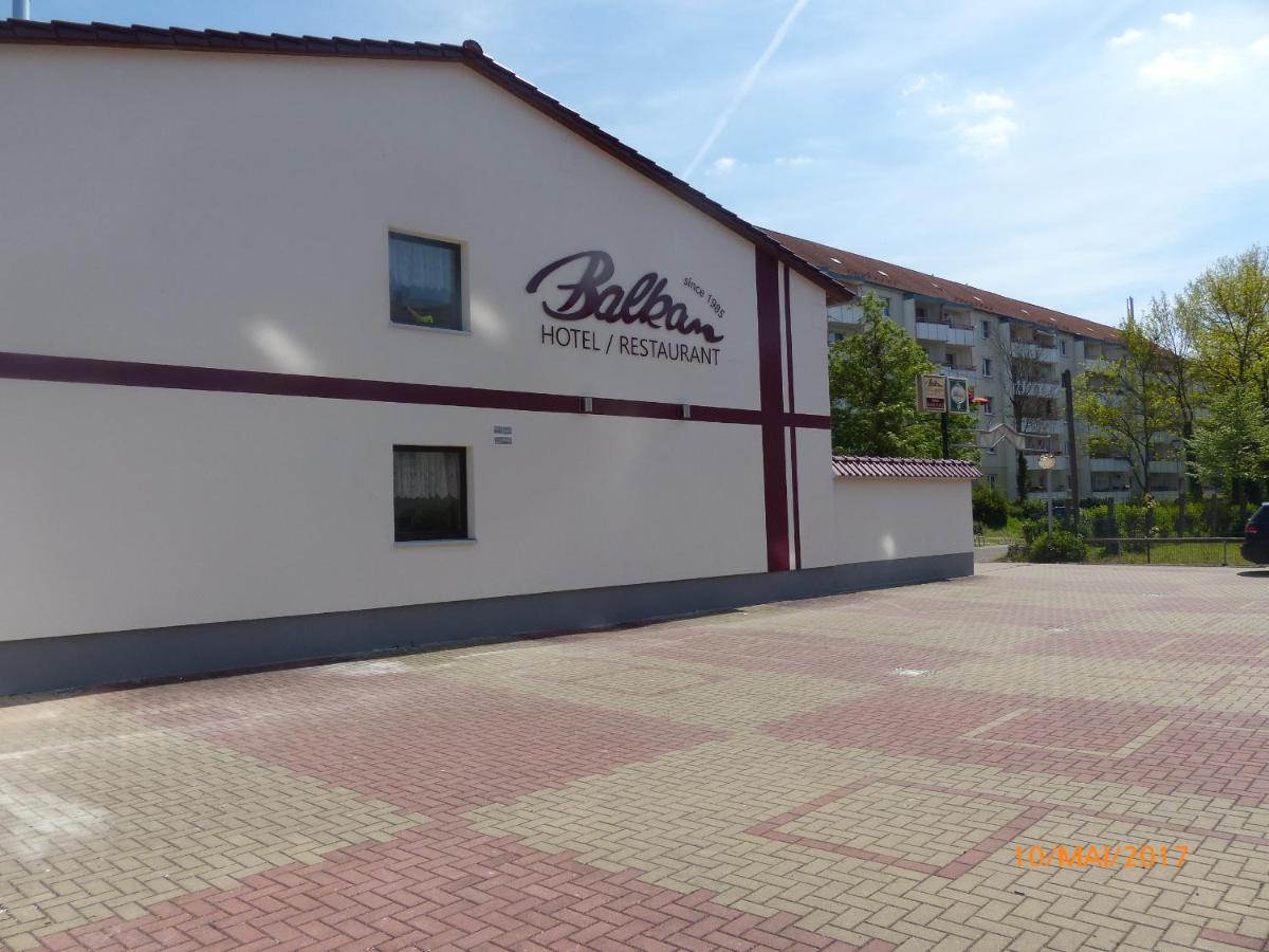 Hotel/Restaurant Balkan Soemmerda Luaran gambar